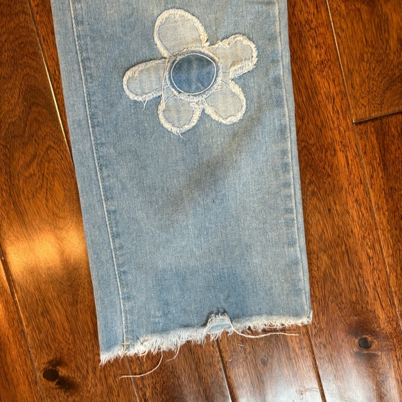 Denim Floral Appliquéd Jeans Raw Hem - Picture 5 of 12